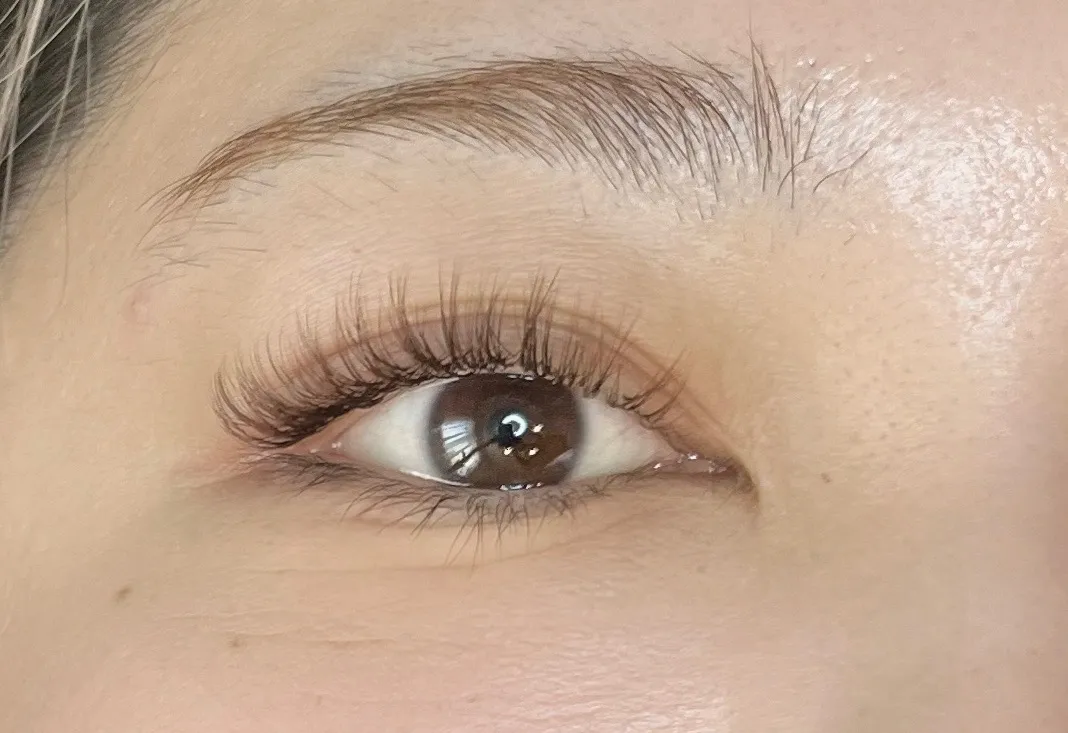 【苫小牧】フサフサのボリューム感で自然に盛るマツエク